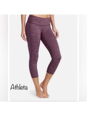Athleta Quest Chaturanga capris/leggings in burgundy, butter soft! Size XS